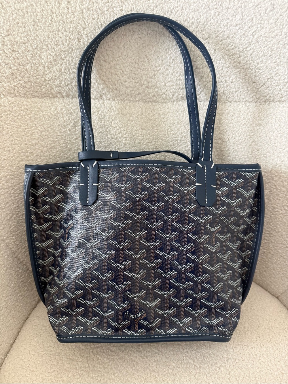 Designer-Style Navy Tote Bag with Matching Pouch - Picture 2 of 3